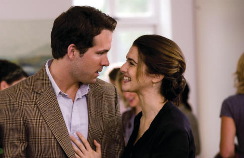 Still of Rachel Weisz and Ryan Reynolds in Definitely, Maybe (2008)