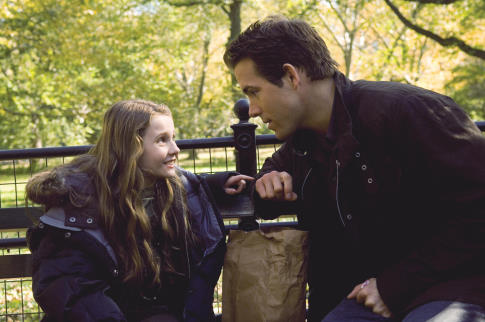 Still of Ryan Reynolds and Abigail Breslin in Definitely, Maybe (2008)