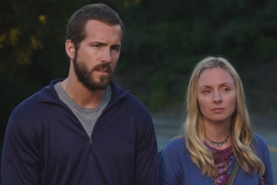 Still of Ryan Reynolds and Hope Davis in The Nines (2007)