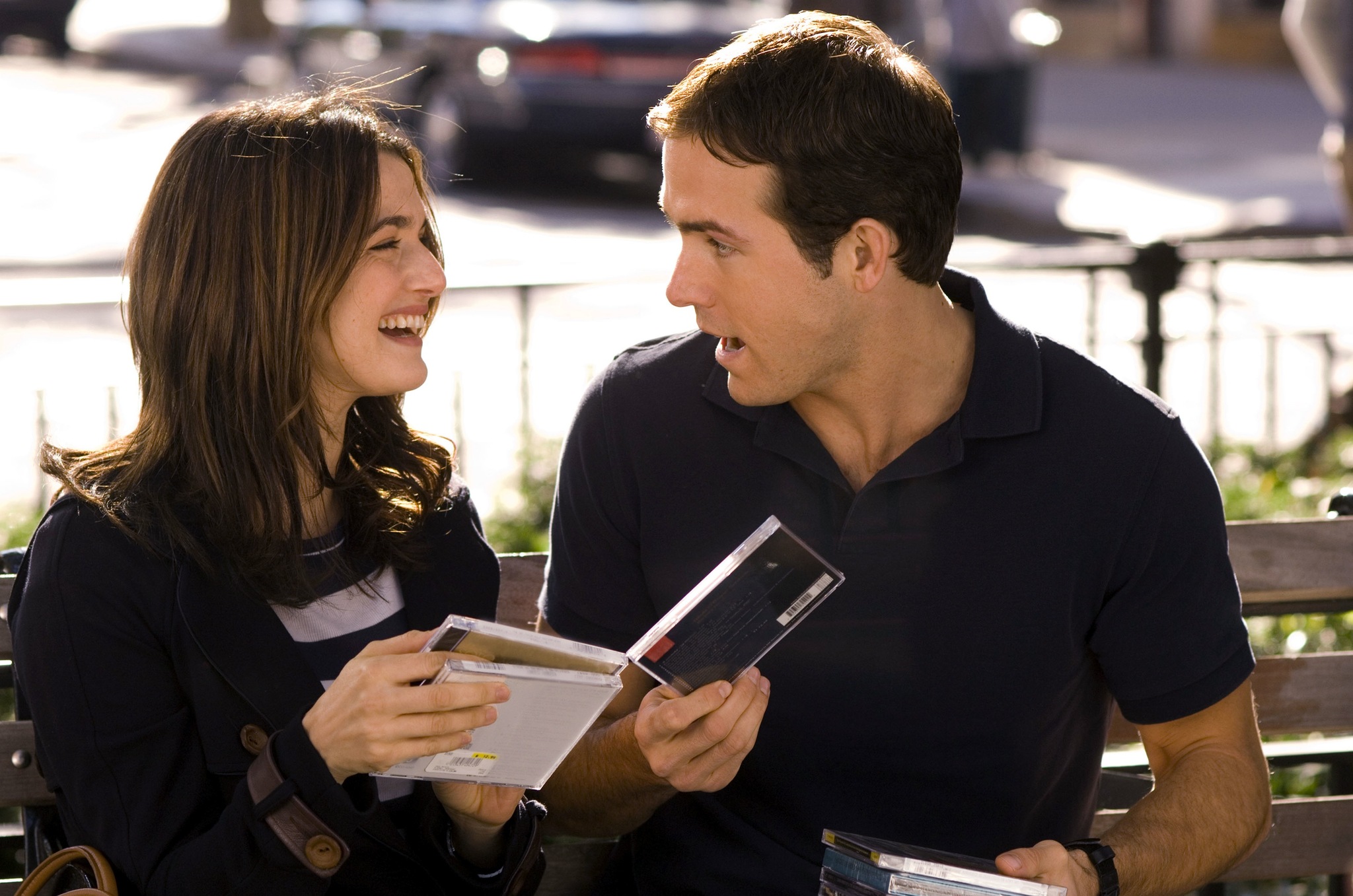 Still of Rachel Weisz and Ryan Reynolds in Definitely, Maybe (2008)