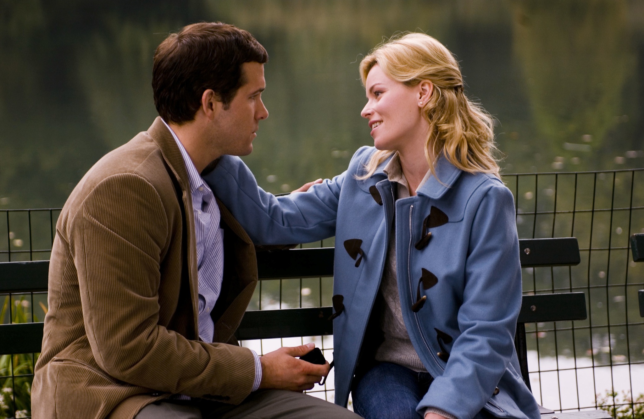 Still of Ryan Reynolds and Elizabeth Banks in Definitely, Maybe (2008)