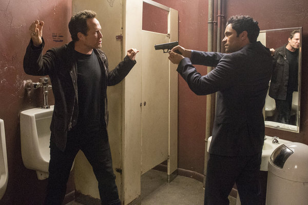 Still of Dean Winters and Danny Pino in Law & Order: Special Victims Unit (1999)