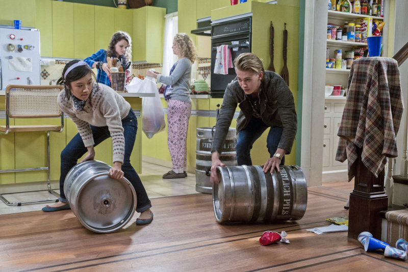 Still of AnnaSophia Robb, Austin Butler, Ellen Wong and Stefania LaVie Owen in The Carrie Diaries (2013)