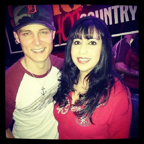 Jinnder with singer Frankie Ballard