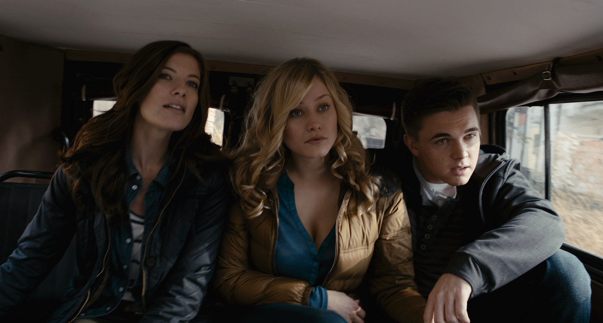 Still of Jesse McCartney, Olivia Taylor Dudley and Devin Kelley in Cernobylio dienorasciai (2012)