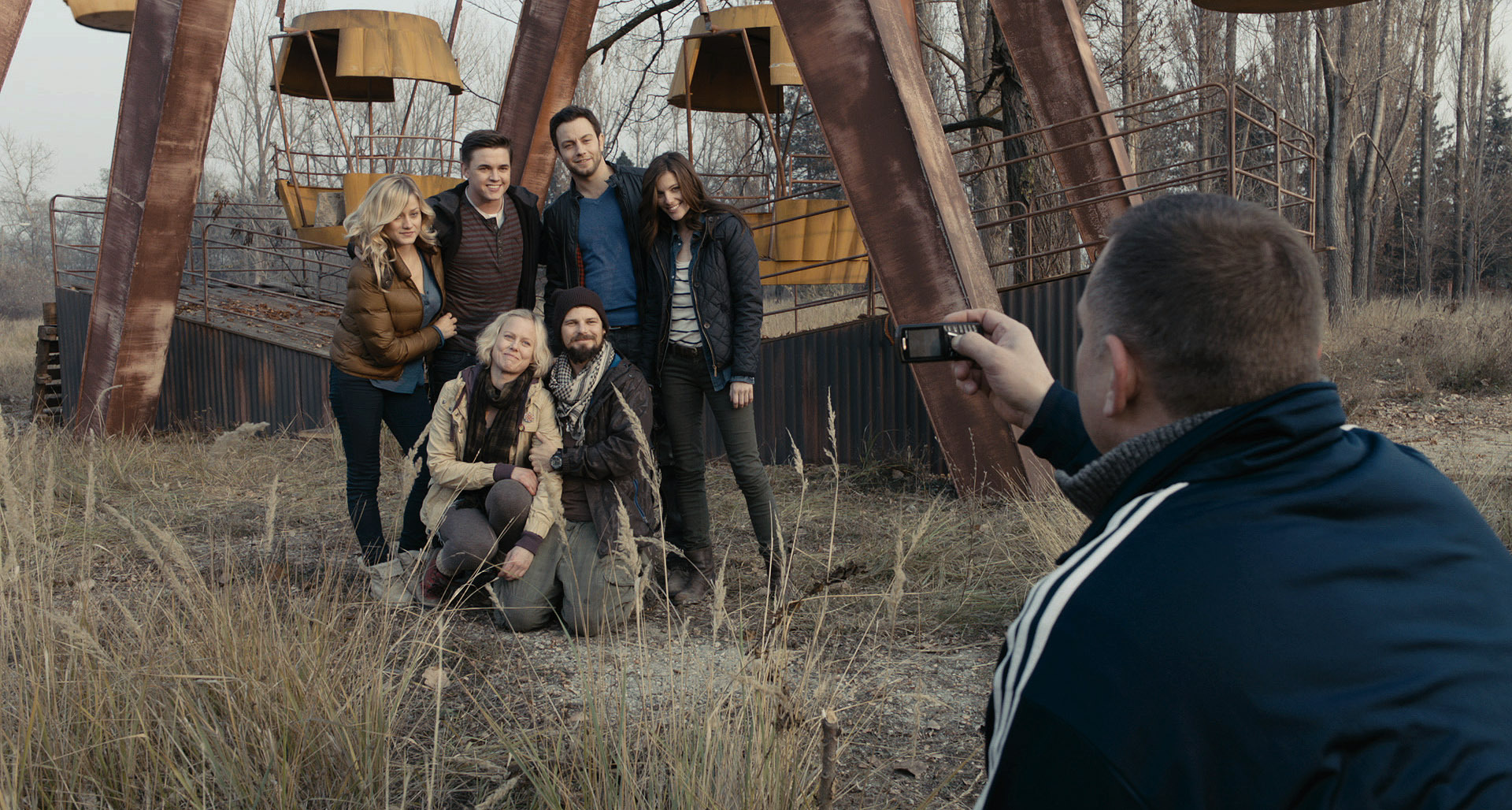 Still of Dimitri Diatchenko, Jesse McCartney, Nathan Phillips, Jonathan Sadowski, Ingrid Bolsø Berdal, Olivia Taylor Dudley and Devin Kelley in Cernobylio dienorasciai (2012)