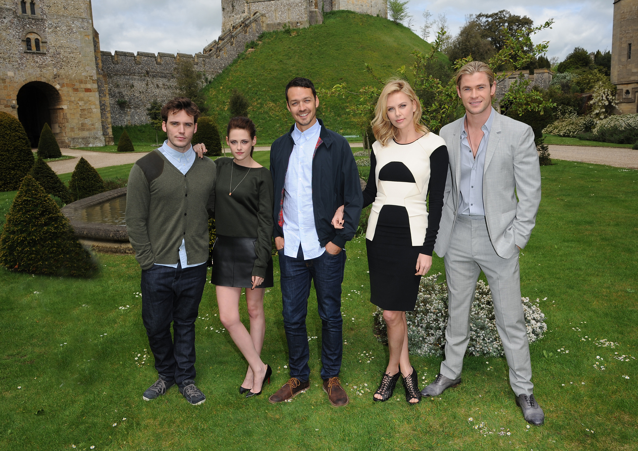 Charlize Theron, Kristen Stewart, Chris Hemsworth, Rupert Sanders and Sam Claflin at event of Snieguole ir medziotojas (2012)