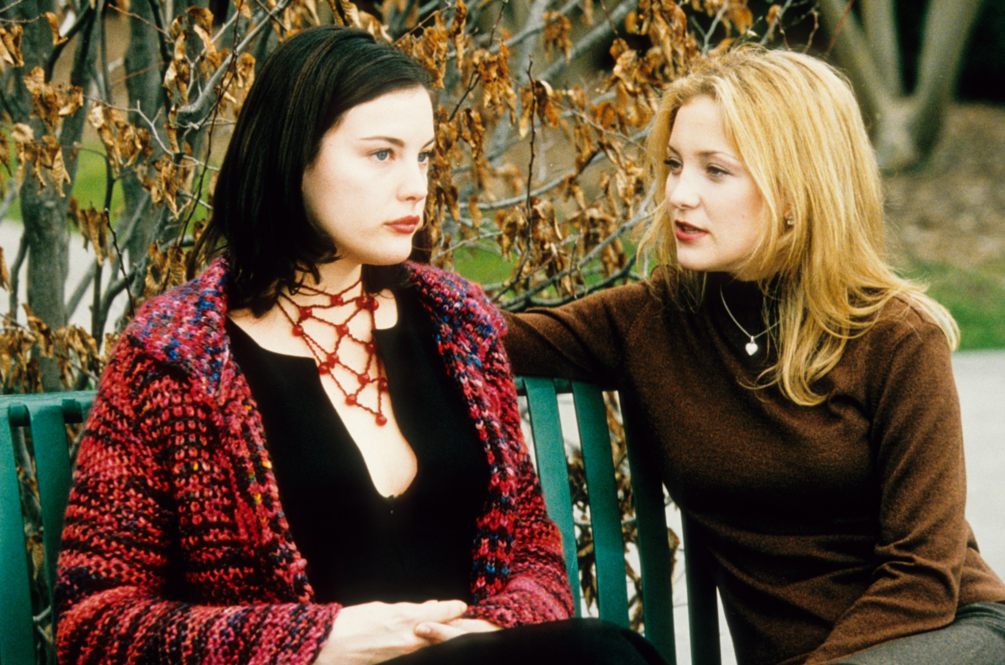 Still of Liv Tyler and Kate Hudson in Dr. T and the Women (2000)