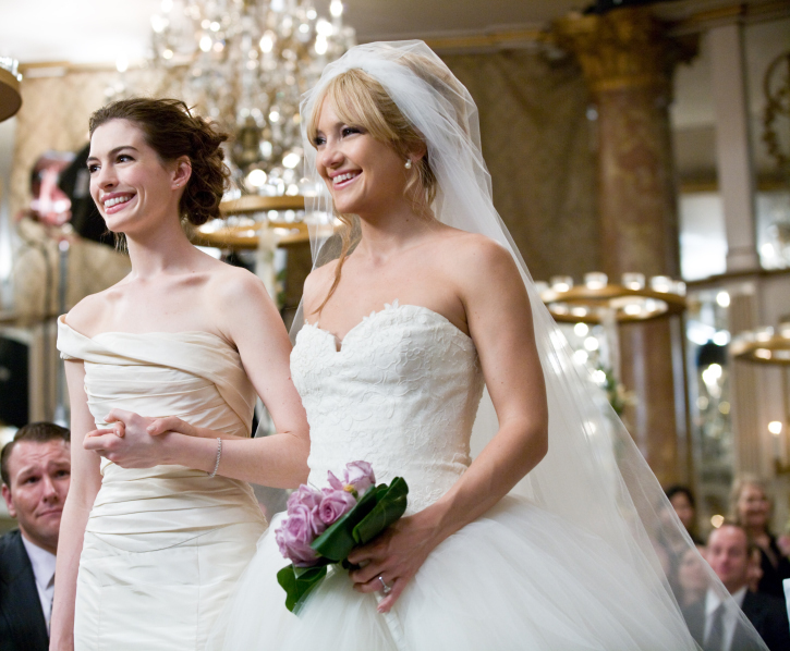 Still of Anne Hathaway and Kate Hudson in Bride Wars (2009)