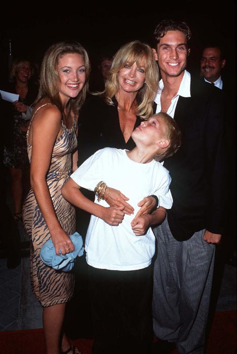 Goldie Hawn, Kate Hudson, Oliver Hudson and Wyatt Russell at event of The First Wives Club (1996)