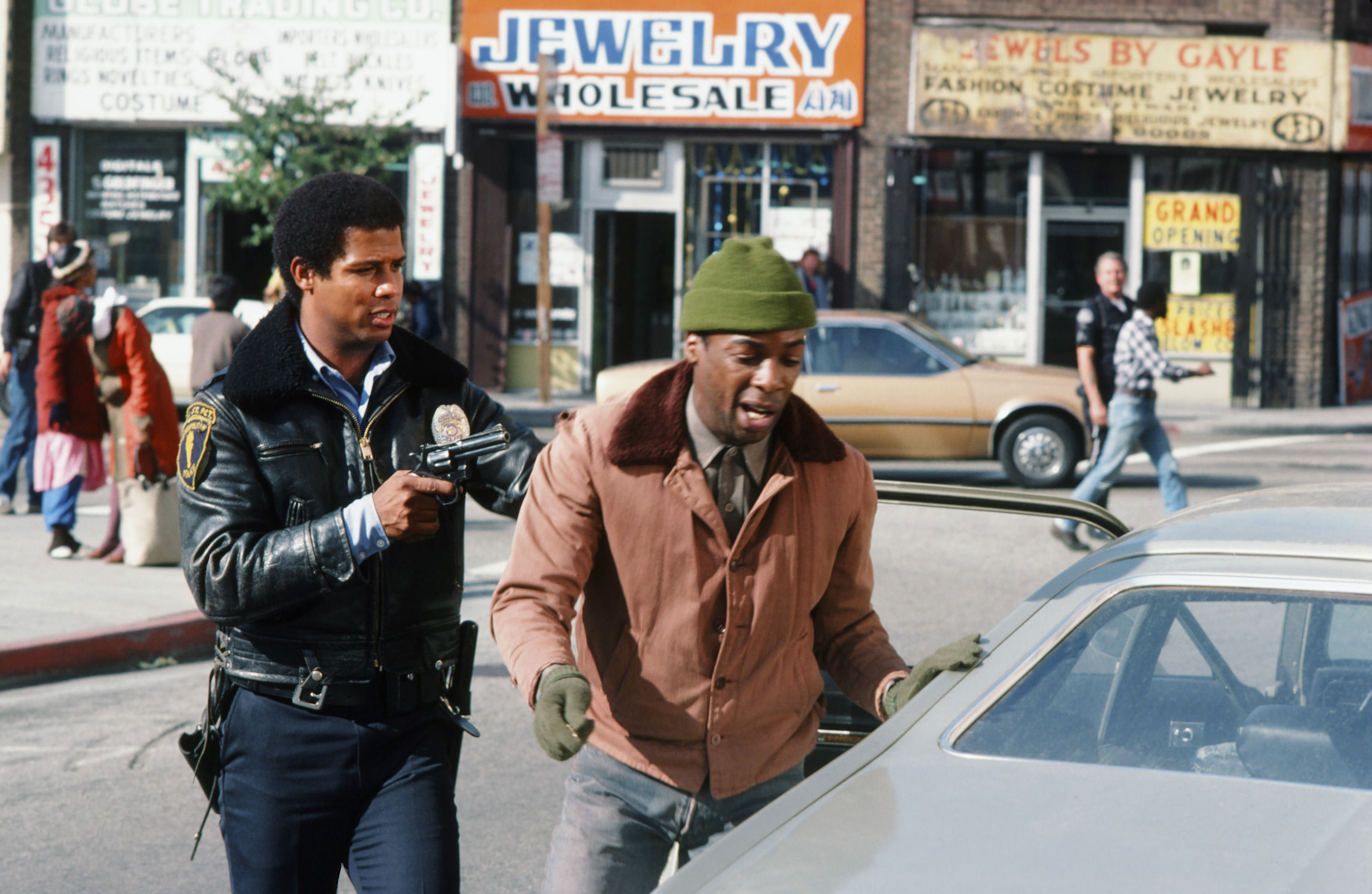 Still of Norman Alexander Gibbs and Michael Warren in Hill Street Blues (1981)