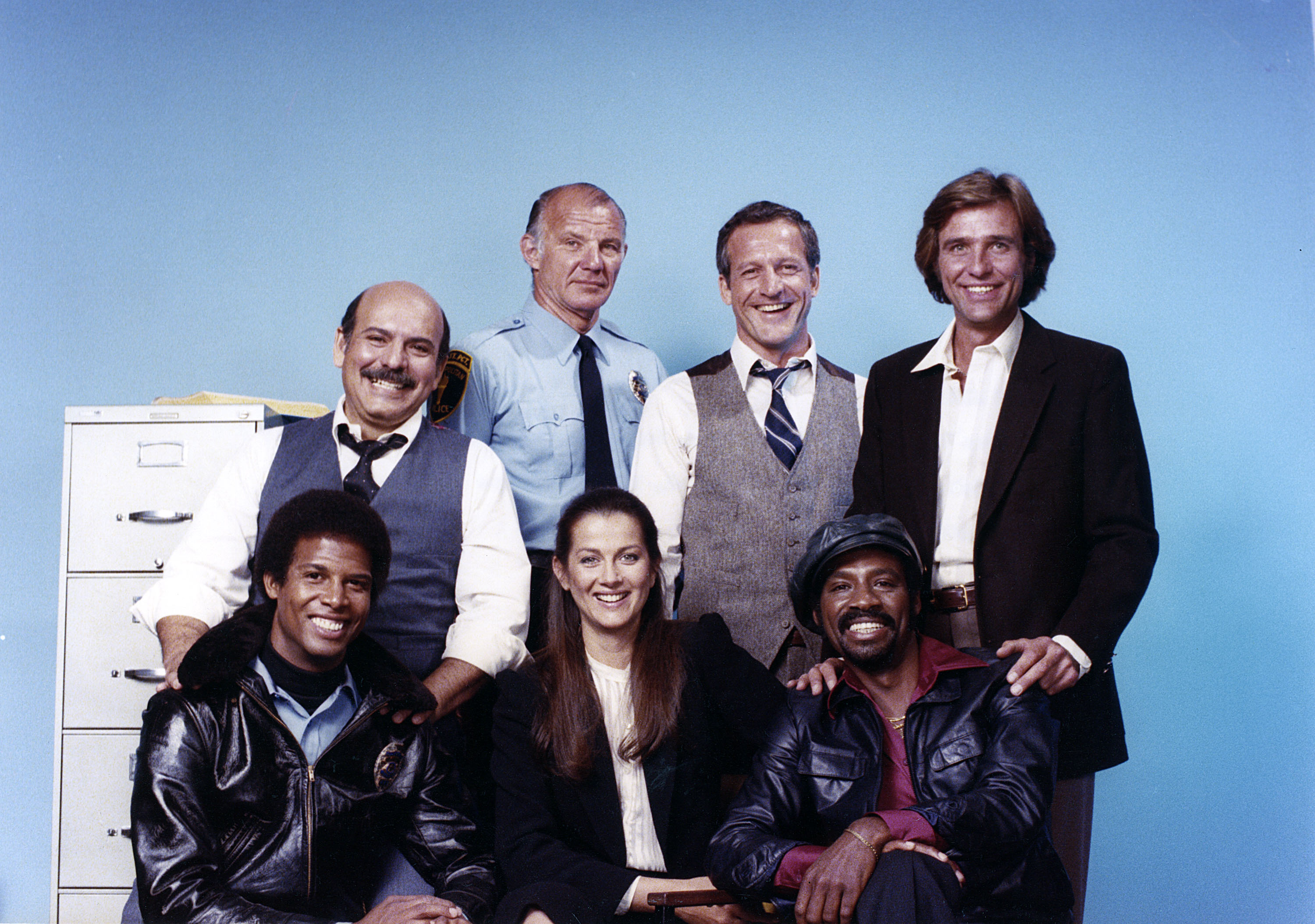 Still of Taurean Blacque, Michael Conrad, René Enríquez, Kiel Martin, Daniel J. Travanti and Michael Warren in Hill Street Blues (1981)