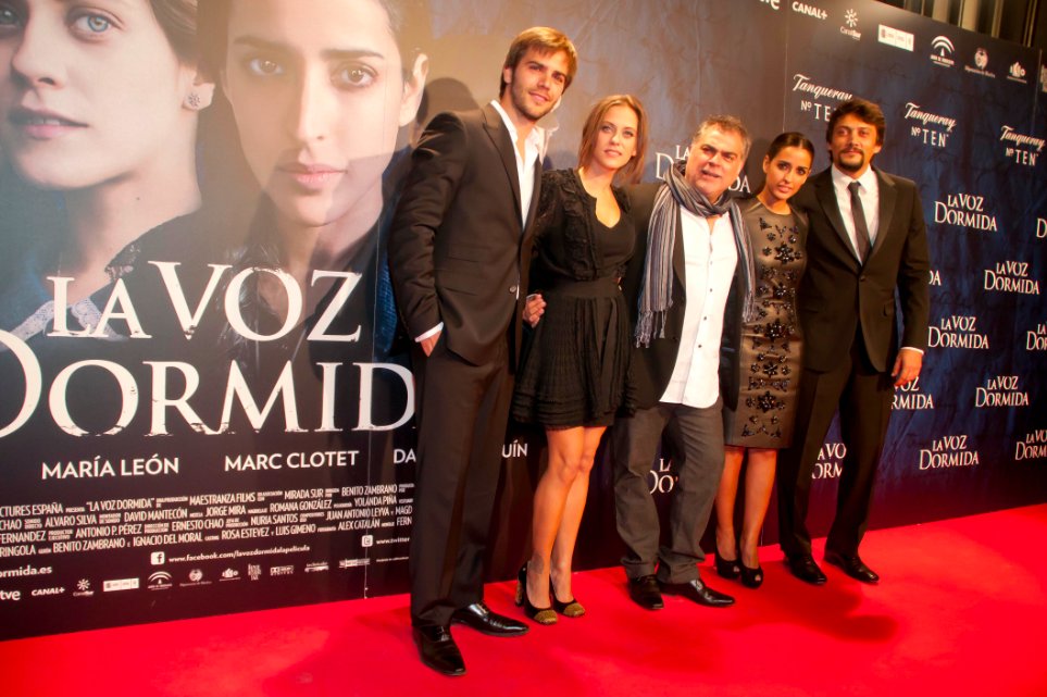 Daniel Holguín, Benito Zambrano, Inma Cuesta, María León and Marc Clotet in La voz dormida (2011)