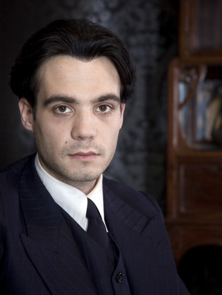 Still of Javier Beltrán in Little Ashes (2008)