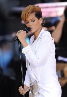 Rihanna at event of Good Morning America (1975)