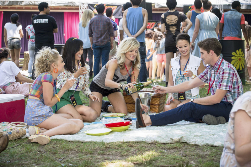 Still of AnnaSophia Robb, Chloe Bridges, Ellen Wong, Lindsey Gort and Brendan Dooling in The Carrie Diaries (2013)