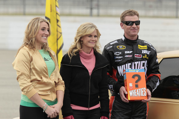 Still of Alison Sweeney, Clint Bowyer and Tara Costa in The Biggest Loser (2004)