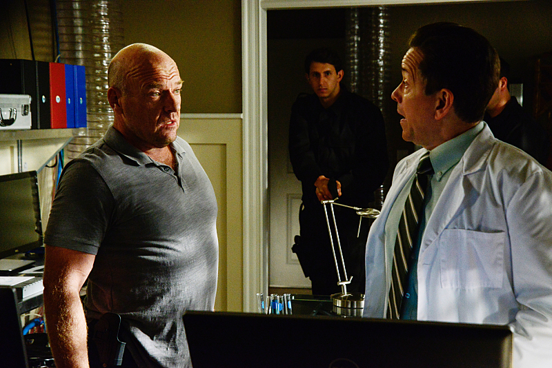 Still of Frank Whaley and Dean Norris in Under the Dome (2013)