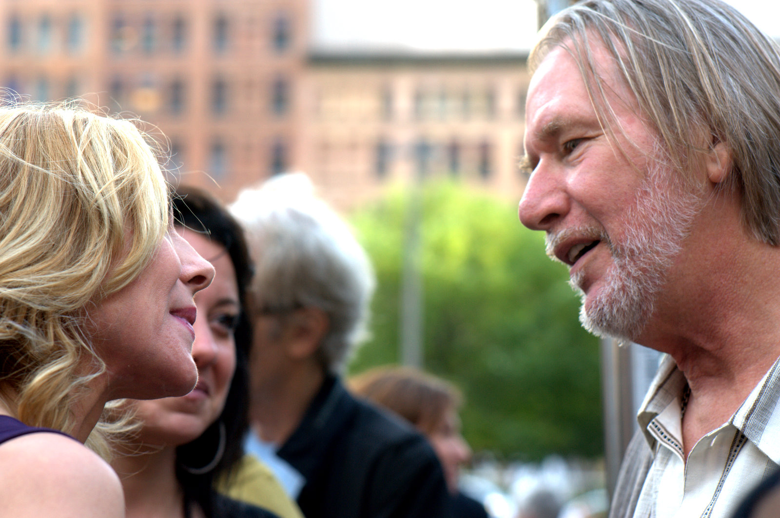 Gene Mascardelli chatting with Private Lives star Kim Catrall at Premiere Party in Toronto