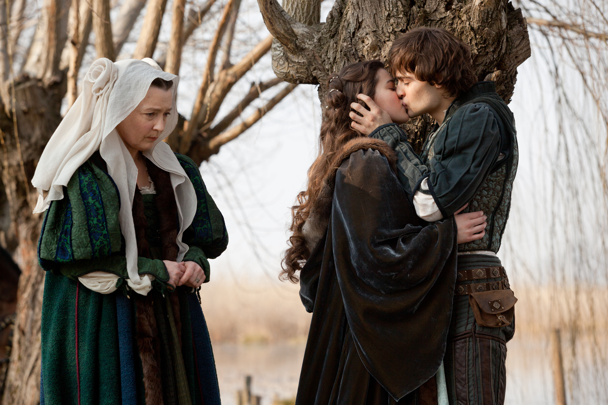 Still of Hailee Steinfeld and Douglas Booth in Romeo & Juliet (2013)