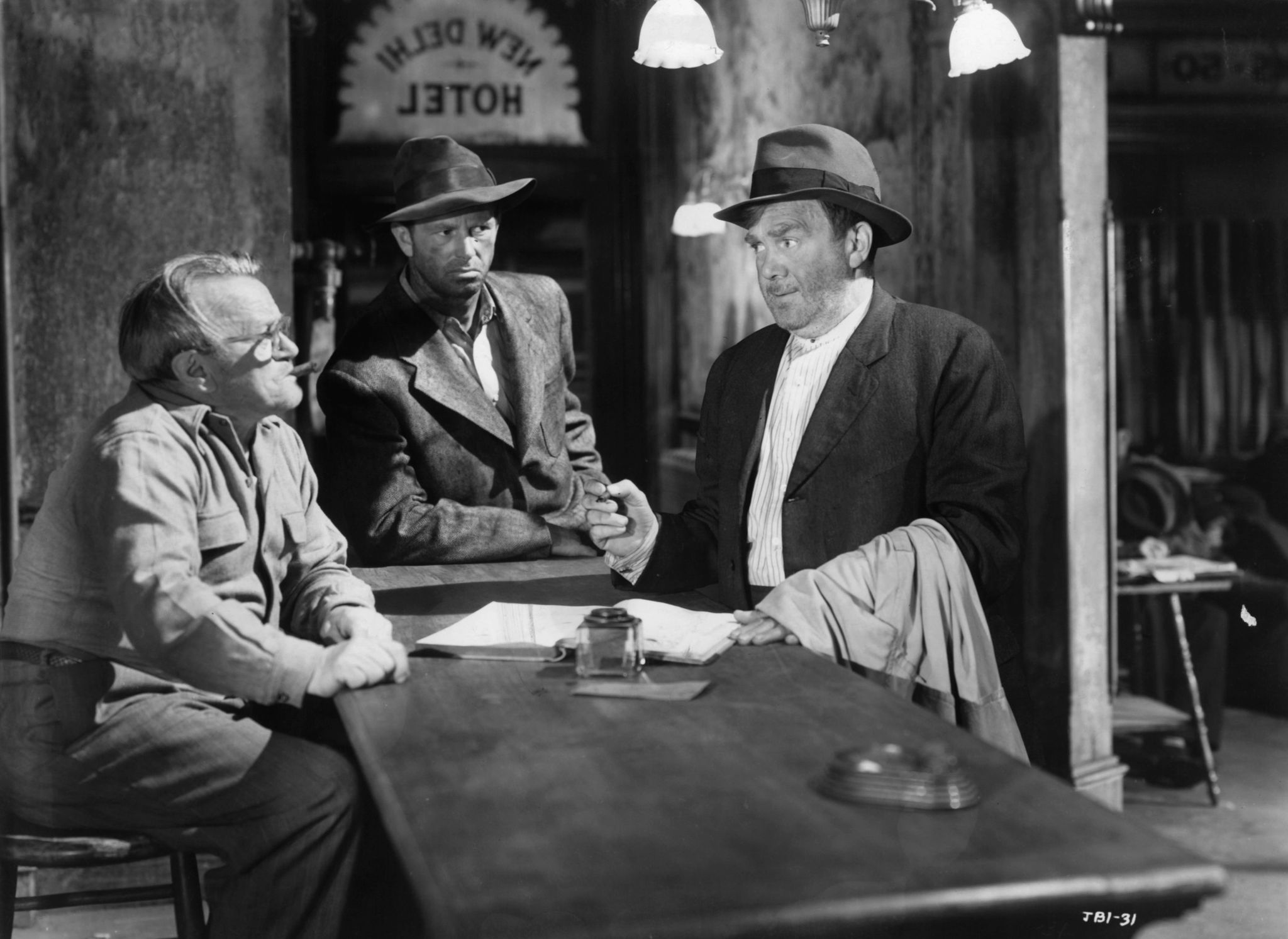 Sterling Hayden and Thomas Mitchell in Journey Into Light (1951)