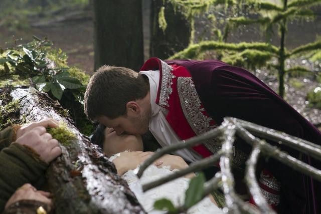 Still of Ginnifer Goodwin and Josh Dallas in Once Upon a Time (2011)