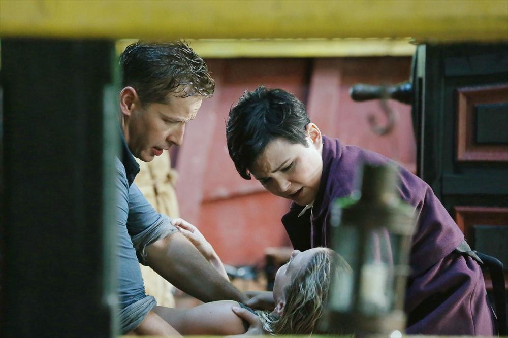 Still of Ginnifer Goodwin, Jennifer Morrison and Josh Dallas in Once Upon a Time (2011)