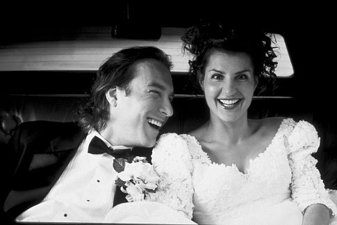 Still of John Corbett and Nia Vardalos in My Big Fat Greek Wedding (2002)