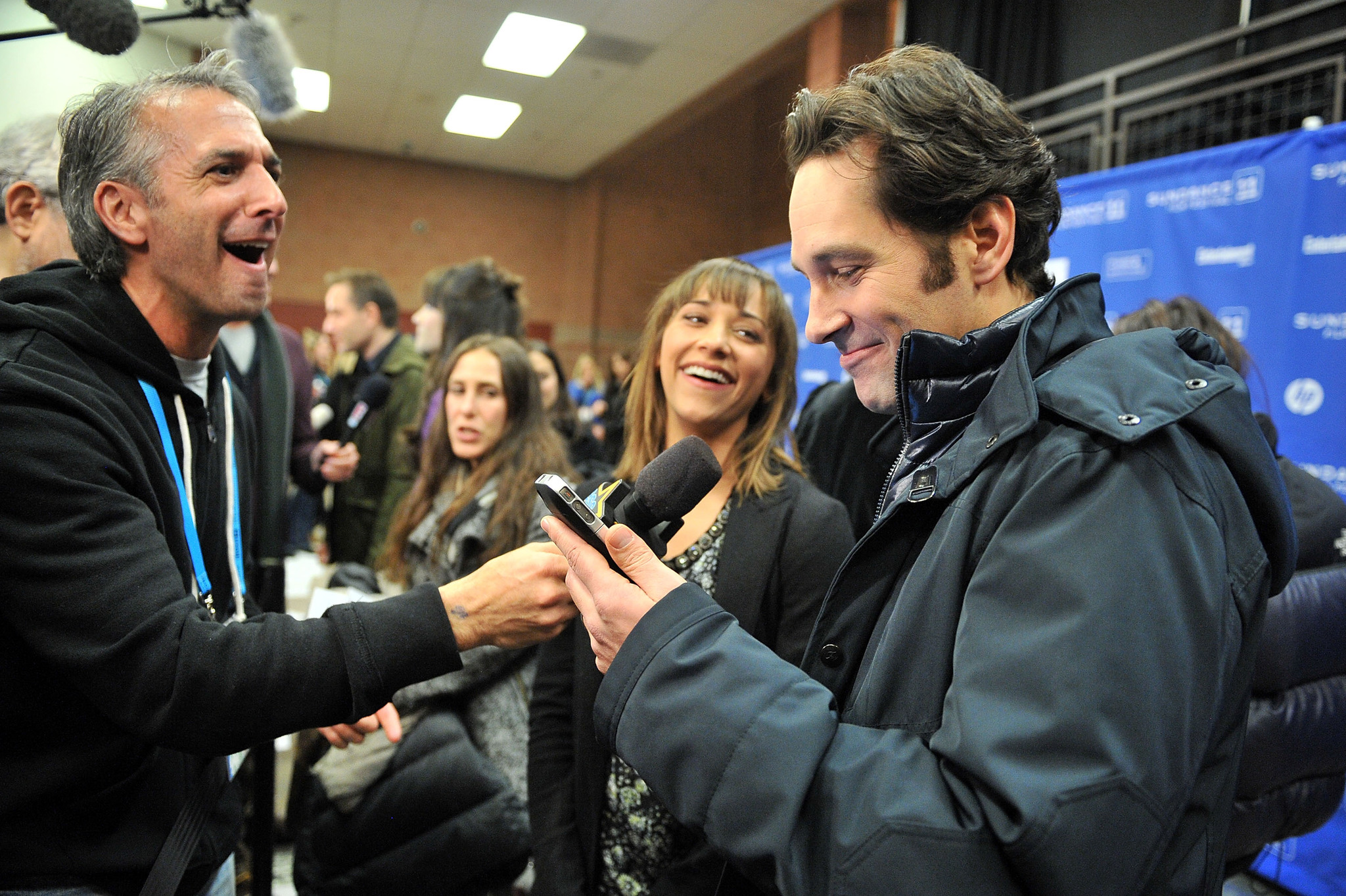 Rashida Jones and Paul Rudd at event of Our Idiot Brother (2011)