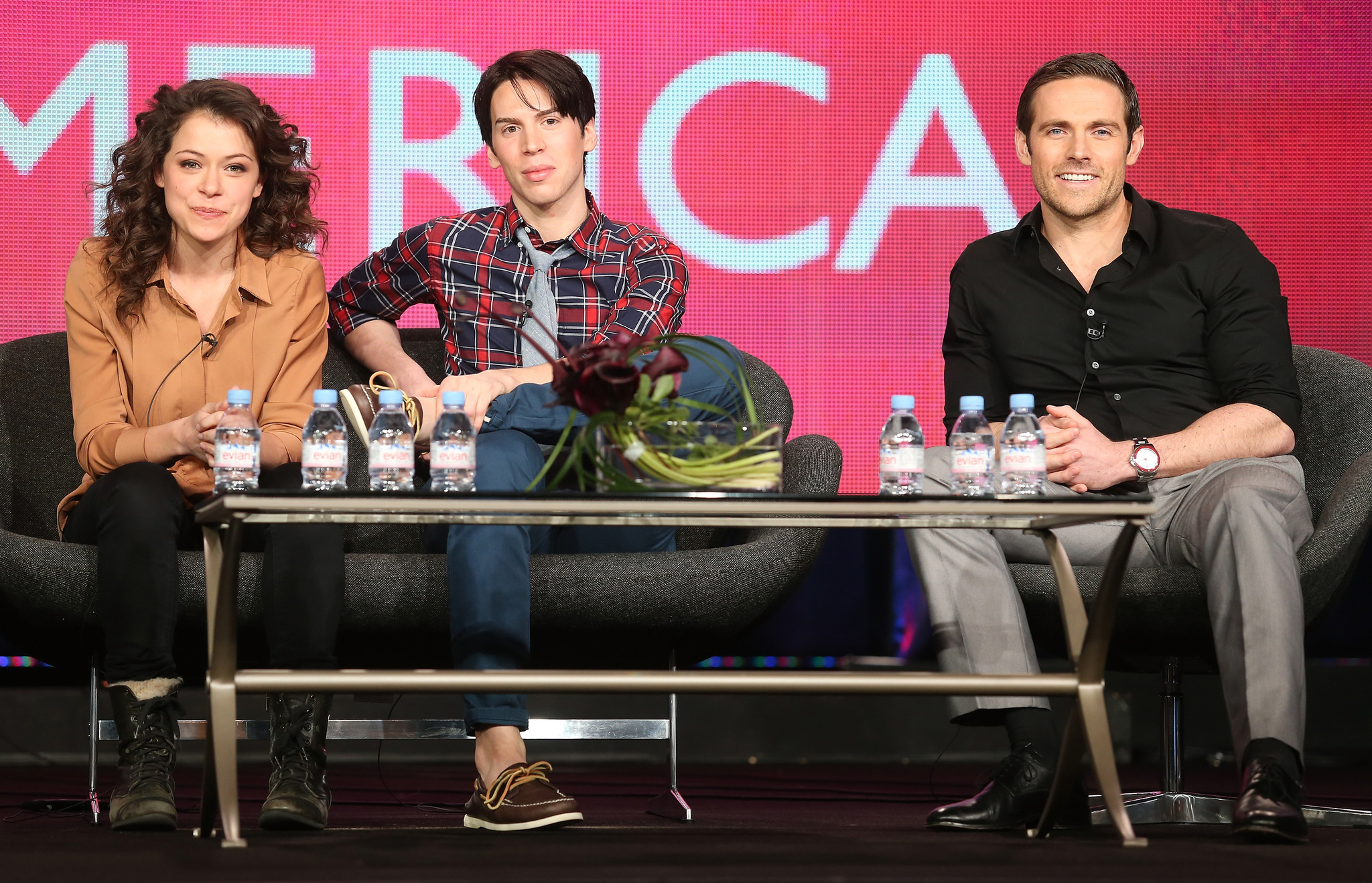 Tatiana Maslany, Dylan Bruce and Jordan Gavaris at event of Orphan Black (2013)