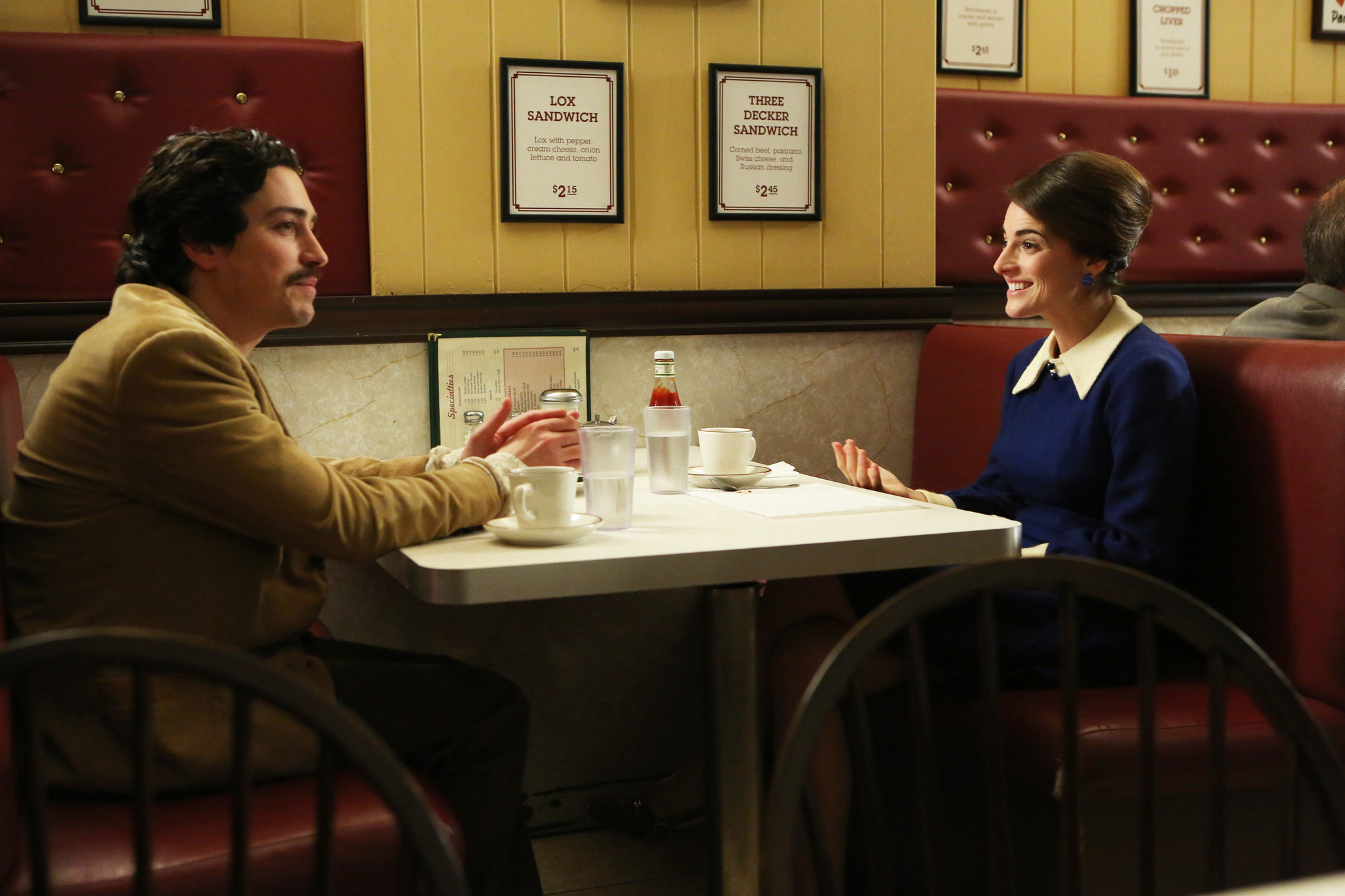 Still of Ben Feldman and Nicole Hayden in MAD MEN. Reklamos vilkai (2007)