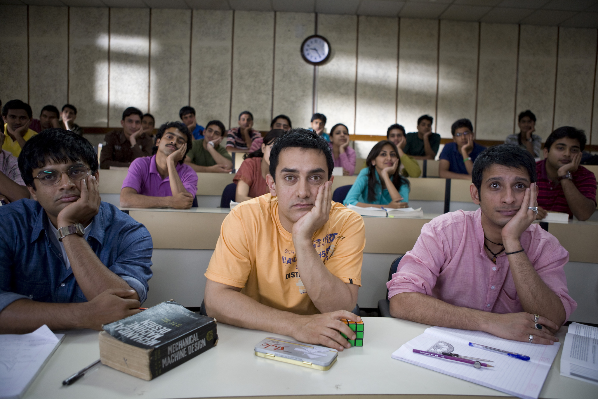 Still of Sharman Joshi, Aamir Khan and Madhavan in 3 Idiots (2009)