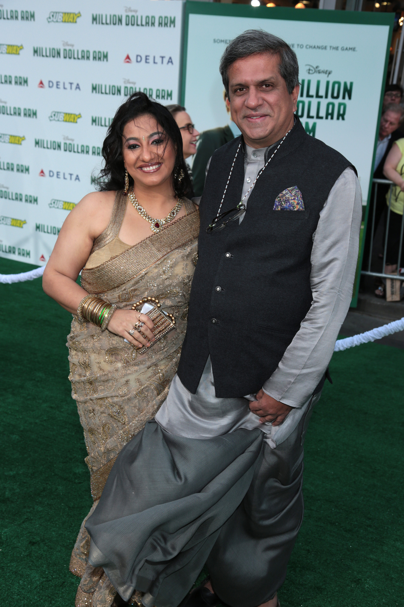 Apara Mehta and Darshan Jariwala at event of Million Dollar Arm (2014)
