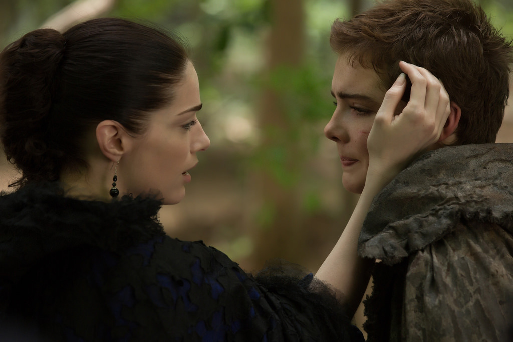 Still of Elise Eberle and Janet Montgomery in Salem (2014)