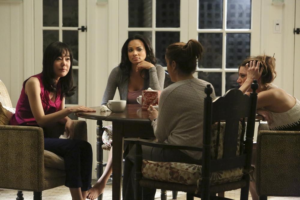 Still of Alyssa Milano, Yunjin Kim, Rochelle Aytes and Jes Macallan in Mistresses (2013)