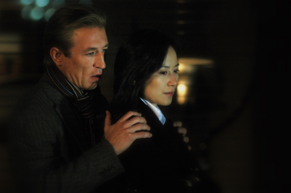 Still of Feihong Yu and Pasha D. Lychnikoff in A Thousand Years of Good Prayers (2007)