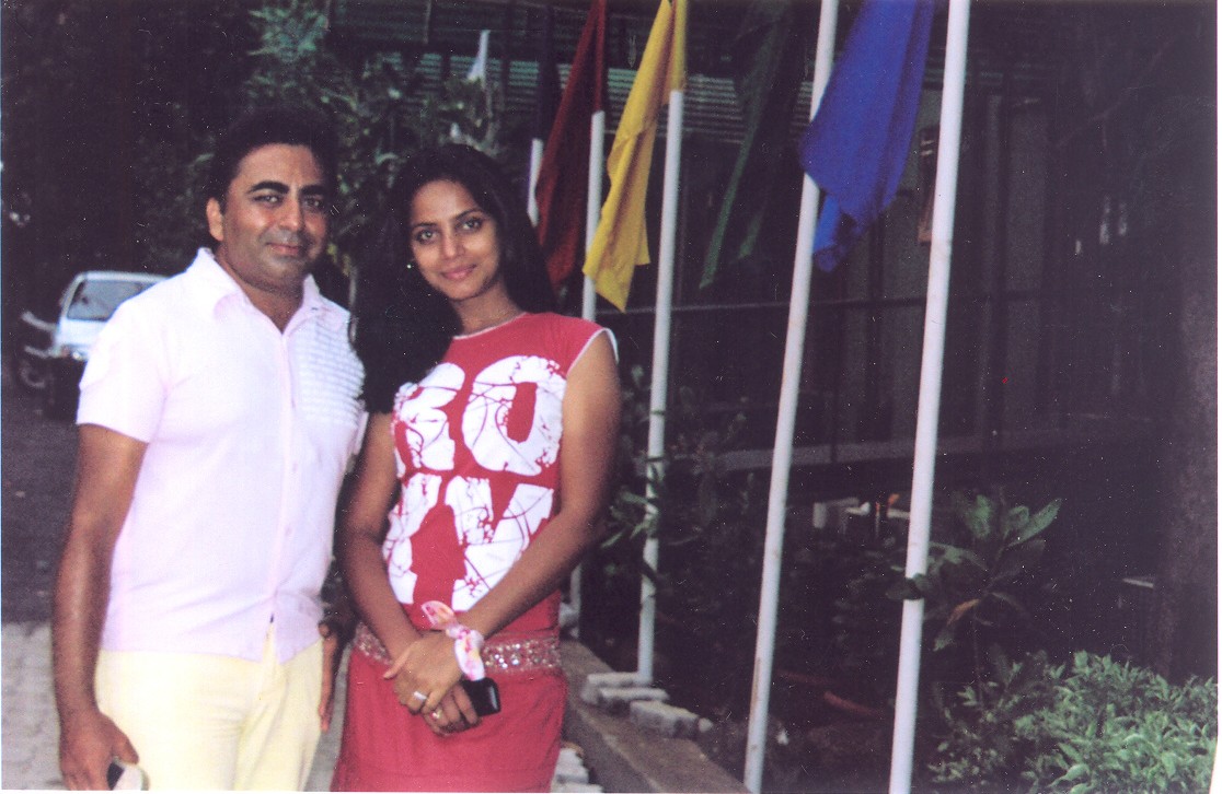 With Actress Neetu Chandra - Movie Traffic Signal Shoot At Karjat, Maharashtra 2006