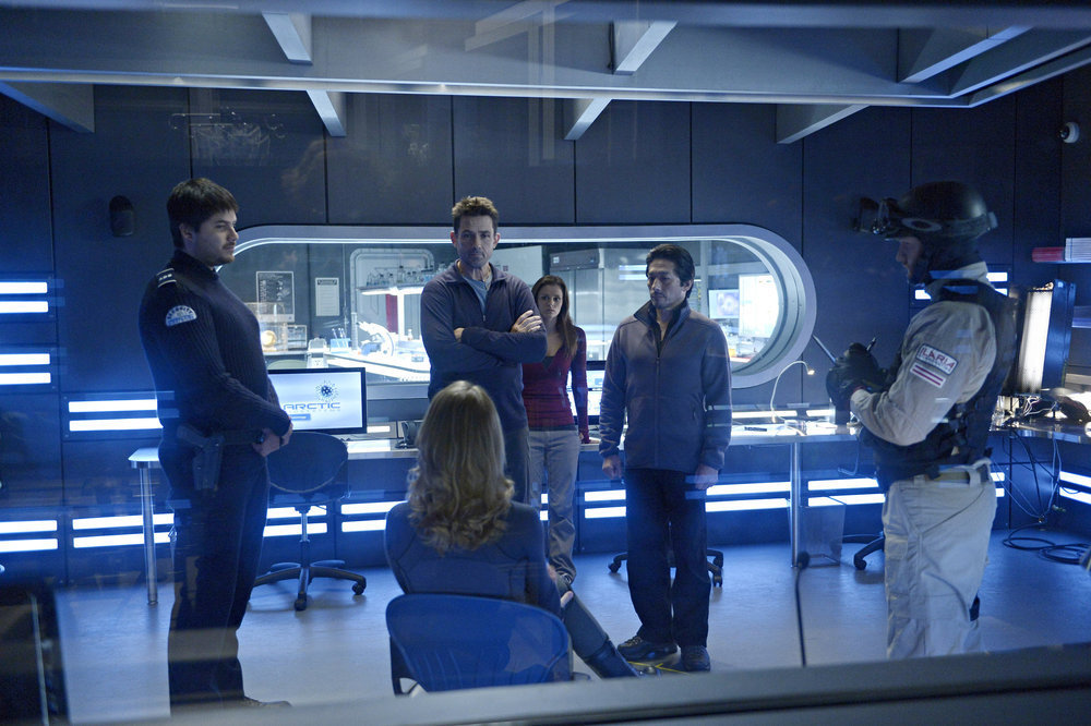 Still of Billy Campbell, Jeri Ryan, Hiroyuki Sanada, Meegwun Fairbrother and Jordan Hayes in Helix (2014)