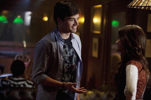 Still of Lucy Hale and Ian Harding in Jaunosios melages (2010)