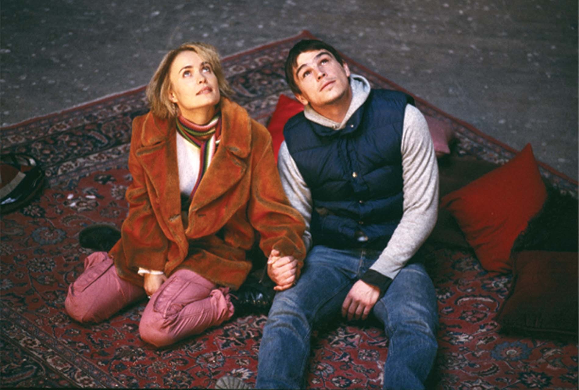 Still of Josh Hartnett and Radha Mitchell in Mozart and the Whale (2005)