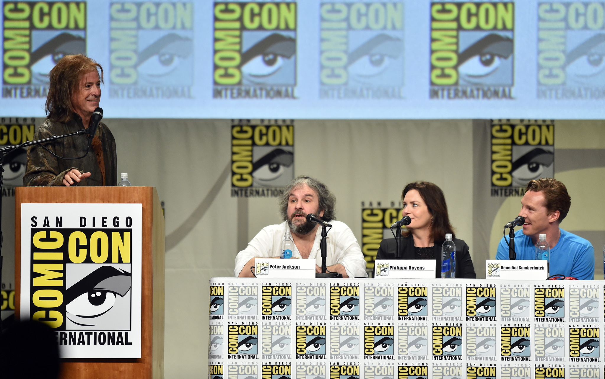 Peter Jackson, Philippa Boyens, Stephen Colbert and Benedict Cumberbatch at event of Hobitas: Penkiu armiju musis (2014)