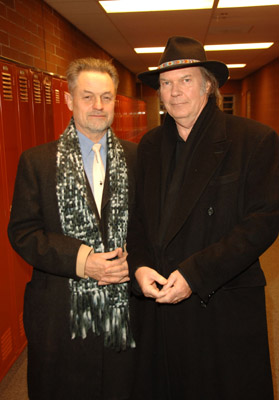 Jonathan Demme and Neil Young at event of Neil Young: Heart of Gold (2006)