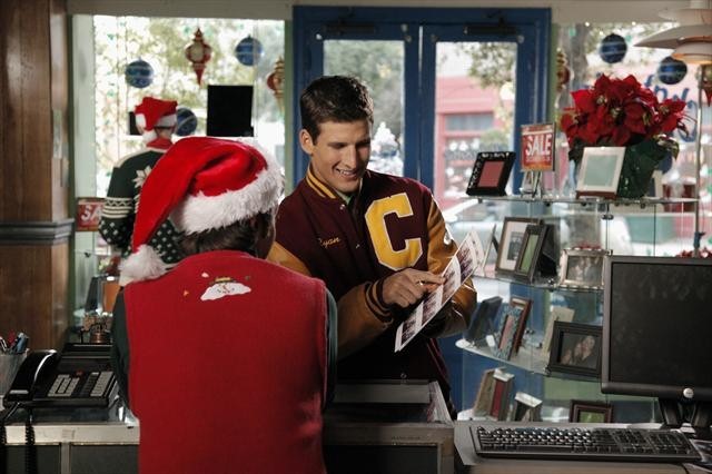 Still of Parker Young in Suburgatory (2011)