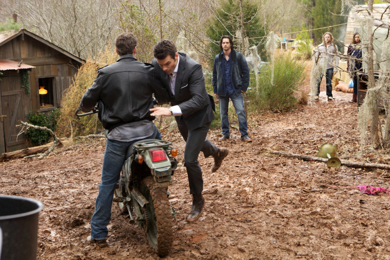 Still of Daniel Gillies and Nathan Parsons in The Originals (2013)