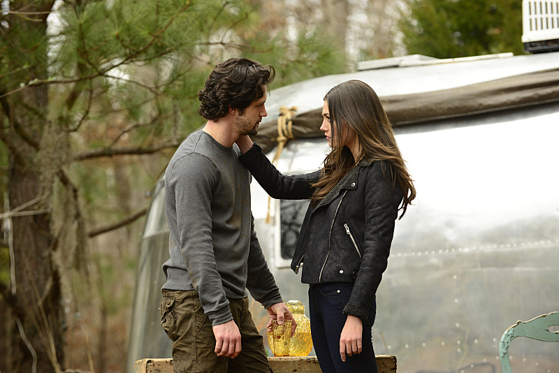 Still of Nathan Parsons and Phoebe Tonkin in The Originals (2013)