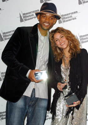 Will Smith and Shakira at event of 2005 American Music Awards (2005)