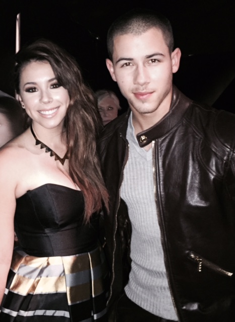 JILLIAN ROSE REED ON THE CARPET WITH NICK JONAS AT THE 2015 MTV MUSIC VIDEO AWARDS.