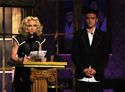 Madonna and Justin Timberlake at event of Rock and Roll Hall of Fame Induction Ceremony (2008)