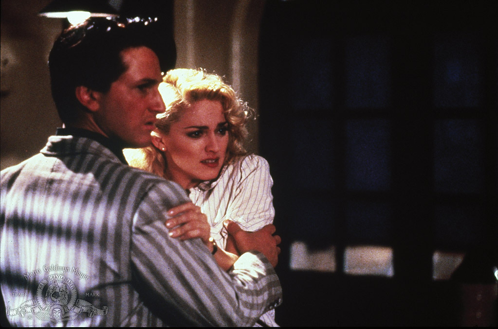 Still of Madonna and Sean Penn in Shanghai Surprise (1986)