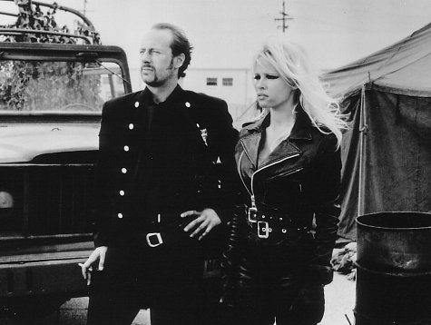 Still of Pamela Anderson and Xander Berkeley in Barb Wire (1996)